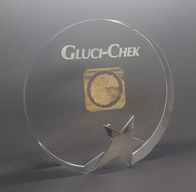 trophée verre cristal avec étoile argent gravé et remplissage or