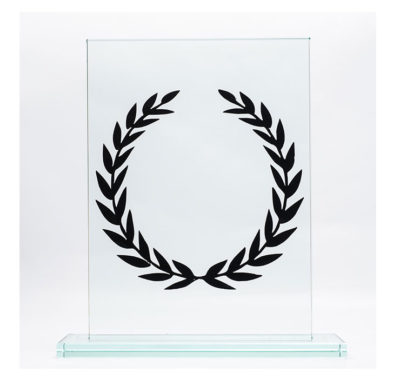 trophée en verre rectangle avec socle personnalisé d'une couronne en acrylique